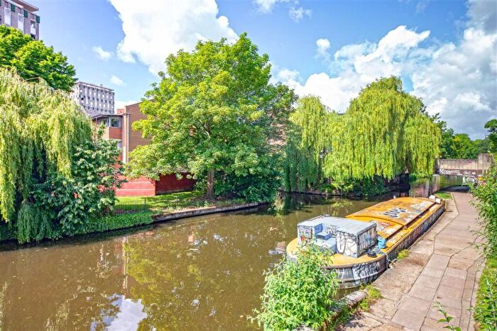 2 Bedroom Flat To Rent In Old Ford Road, Shoreditch, E2