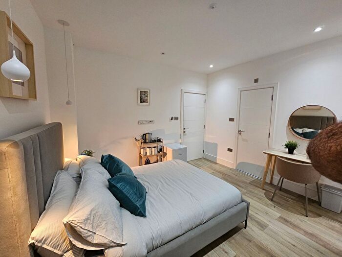 3 Bedroom Town House To Rent In Claudia Place, London, SW19