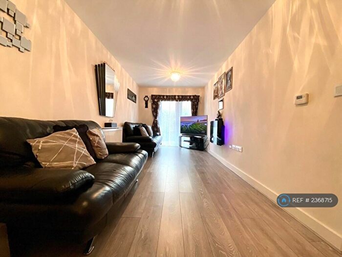 2 Bedroom Flat To Rent In Bole Court, Enfield, EN2