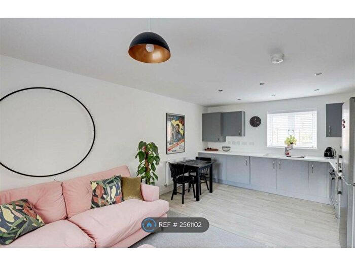 2 Bedroom Flat To Rent In Redhill, Nottingham, NG5