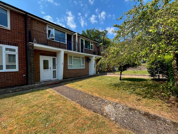 2 Bedroom Flat To Rent In Weydown Road, Haslemere, GU27