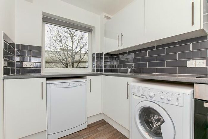 2 Bedroom Flat To Rent In Station Approach, Cheam, Sutton, SM2