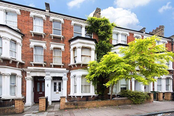 3 Bedroom Flat To Rent In Brook Drive, London, SE11