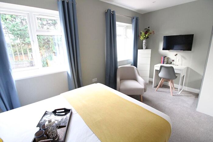 1 Bedroom Semi-Detached House To Rent In En Suite, A Beechwood Road, Luton, Bedfordshire, LU4