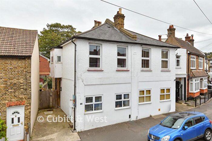 3 Bedroom Semi-Detached House For Sale In Sanderstead Road, South Croydon, Surrey, CR2