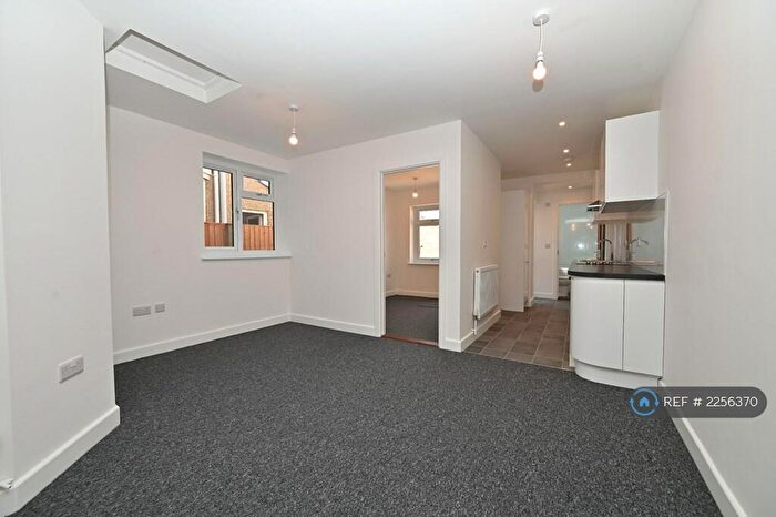 1 Bedroom Flat To Rent In Twyford Avenue, Portsmouth, PO2