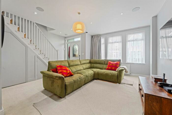 3 Bedroom Terraced House For Sale In Estcourt Road, London, SE25