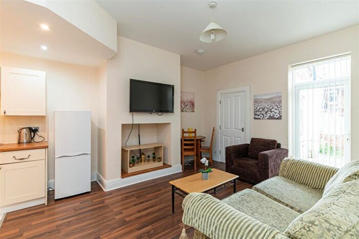 3 Bedroom Flat To Rent In Rothbury Terrace, Heaton, Newcastle Upon Tyne, NE6