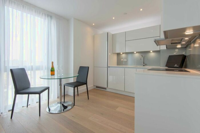 1 Bedroom Flat To Rent In Parliament House, 81 Black Prince Road, Lambeth, London SE1