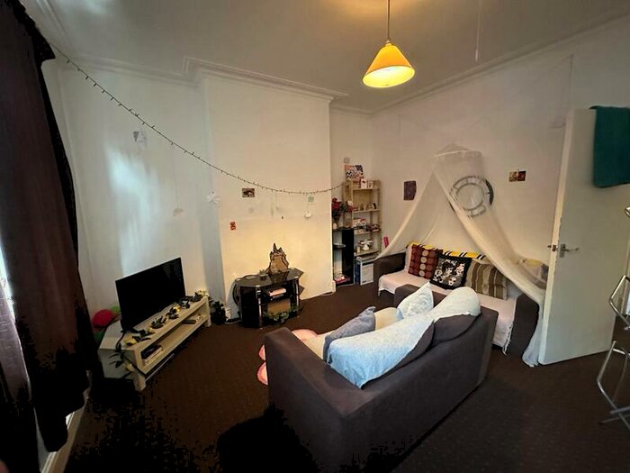 4 Bedroom Terraced House To Rent In Welton Grove, Hyde Park, Leeds, LS6