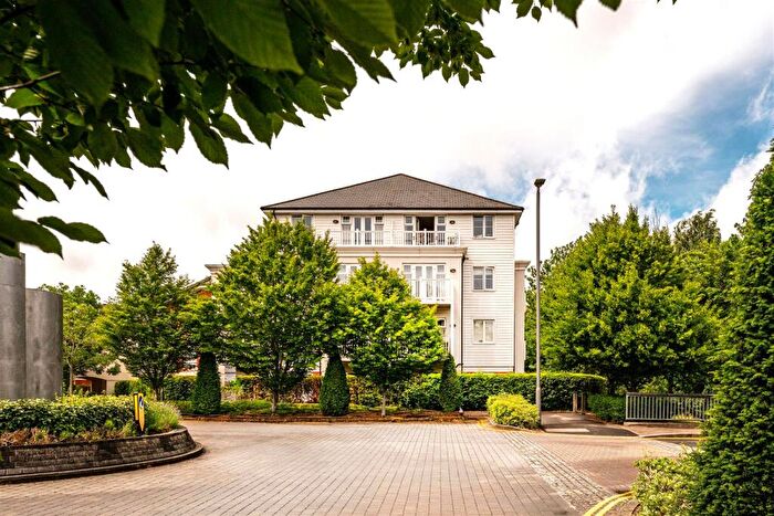1 Bedroom Apartment For Sale In Penhurst House, Wye Dene, HP11