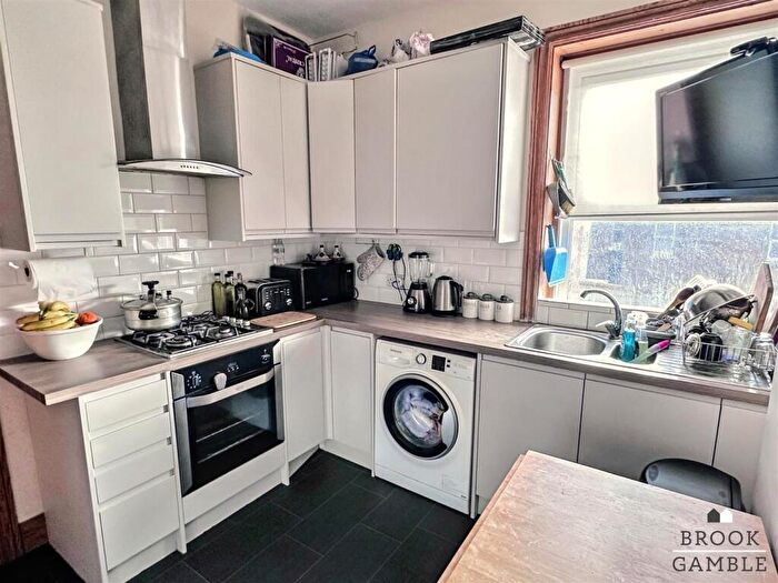 2 Bedroom Flat For Sale In Gore Park Road, Eastbourne, BN21