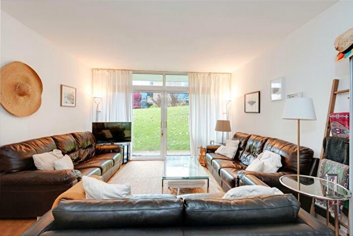 2 Bedroom Flat To Rent In Oak Hill Park, Hampstead, London, NW3