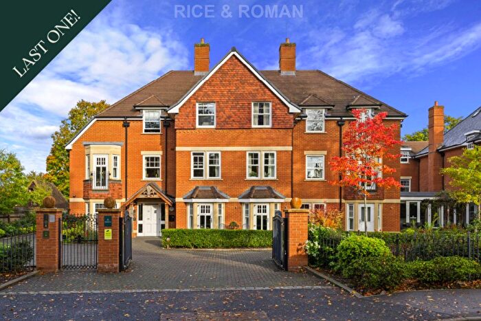 1 Bedroom Flat For Sale In Fleur De Lis, Crowthorne, RG45