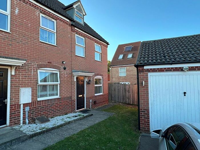 3 Bedroom Terraced House To Rent In Siskin Close, Corby, NN18