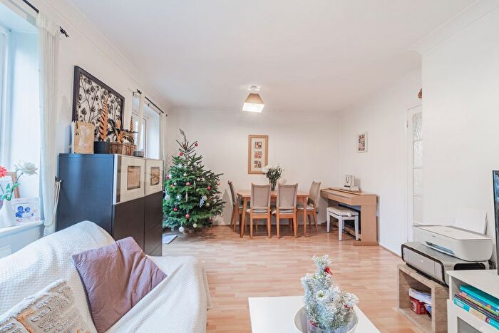5 Bedroom Semi-Detached House To Rent In Morley Road, Sutton, Surrey, SM3