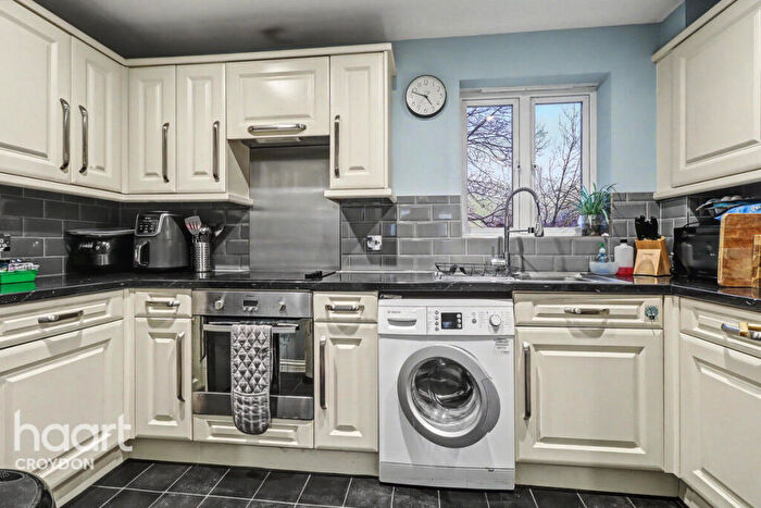 2 Bedroom Flat For Sale In Old School Place, Croydon, CR0