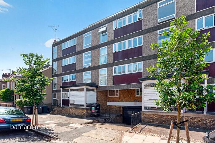 2 Bedroom Flat For Sale In Arundel Terrace, Barnes, London, SW13