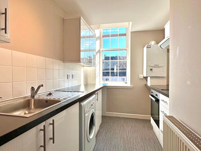 1 Bedroom Flat To Rent In Patriothall, Stockbridge, Edinburgh, EH3
