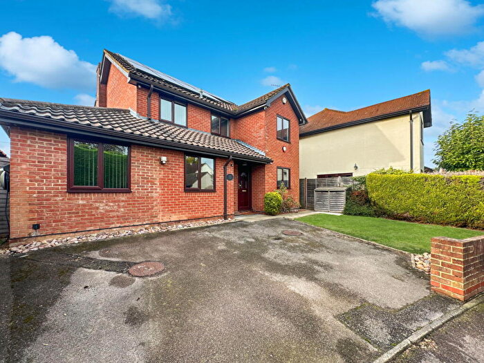 4 Bedroom Detached House For Sale In Rossdene Gardens, Leaden Roding, Dunmow, CM6