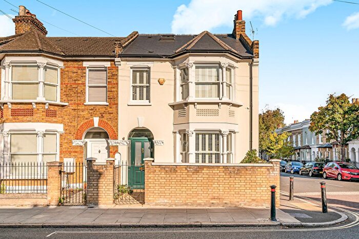 4 Bedroom Semi-detached House For Sale In Nutbrook Street, London, SE15