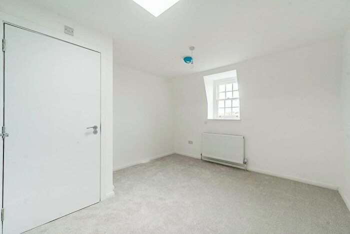 3 Bedroom Flat To Rent In Bridge Street, Pinner, HA5