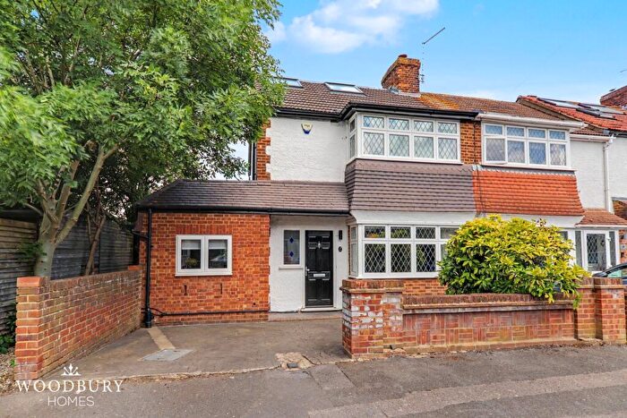 3 Bedroom End Of Terrace House For Sale In Elmhurst Way, Loughton, IG10