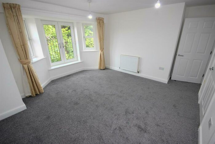 2 Bedroom Apartment To Rent In Fieldfarm Apartments, Cradley Road, Netherton, DY2