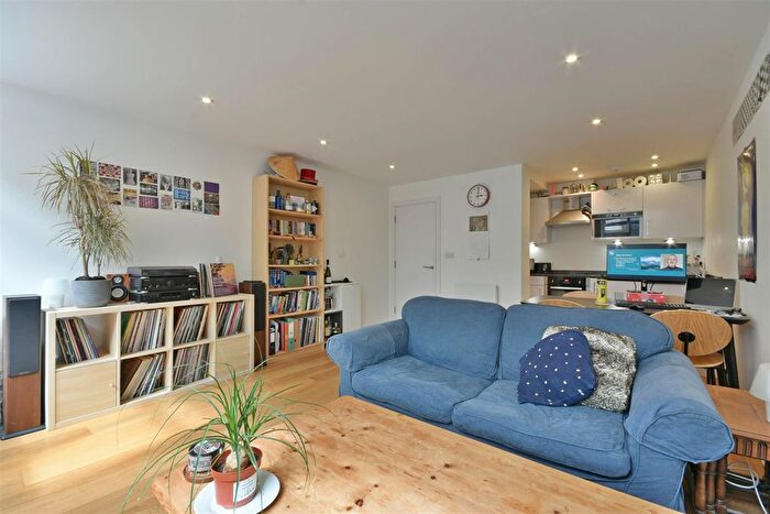 1 Bedroom Flat To Rent In Coleman Fields, Islington, London, N1