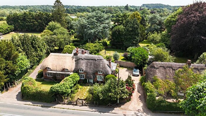 4 Bedroom Semi-Detached House For Sale In Ibsley, Ringwood, BH24