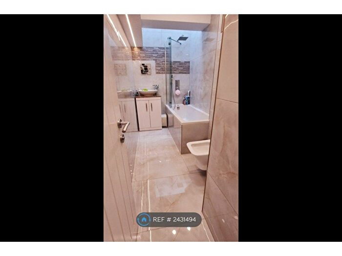 6 Bedroom Detached House To Rent In George Close, Canvey Island, SS8