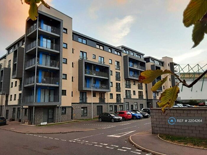3 Bedroom Flat To Rent In West Kilnacre, Edinburgh, EH7