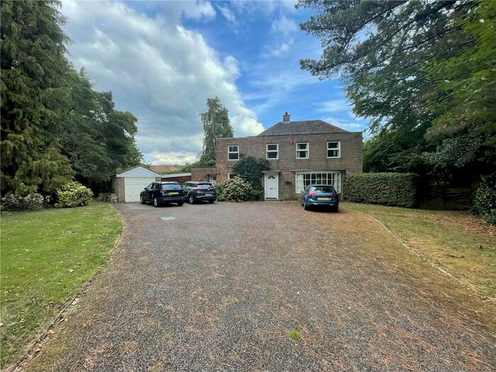 4 Bedroom Detached House To Rent In Grove Road, Lymington, Hampshire, SO41