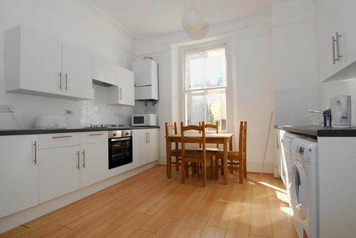 4 Bedroom Flat To Rent In Napier Terrace, Mutley, Plymouth, PL4