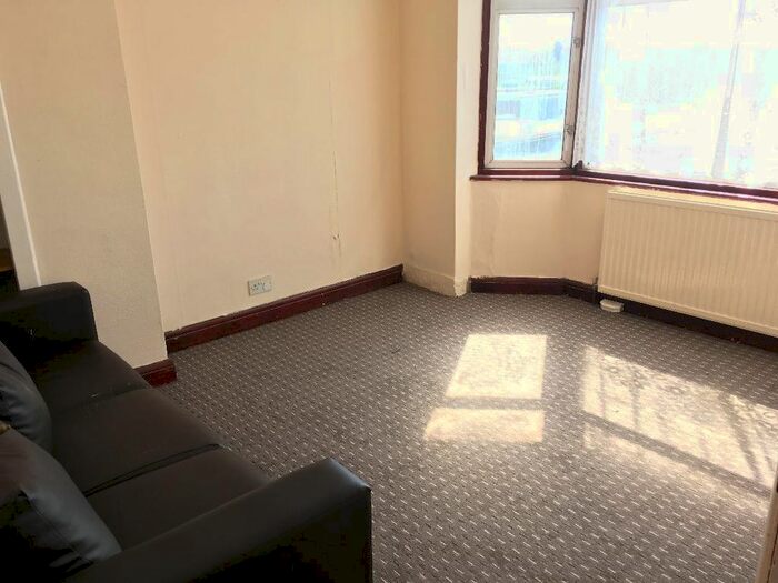 1 Bedroom Flat To Rent In Very Near Westbury Avenue Area, Southall, UB1