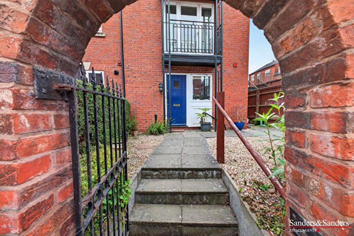 3 Bedroom End Of Terrace House For Sale In Stratford Road, Alcester, B49