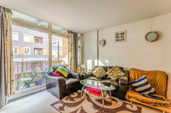 1 Bedroom Flat For Sale In Moore House, , Docklands, London, E14