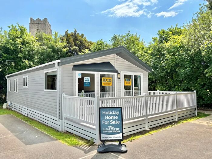 3 Bedroom Park Home For Sale In Coast Road Corton Road, Lowestoft, NR32