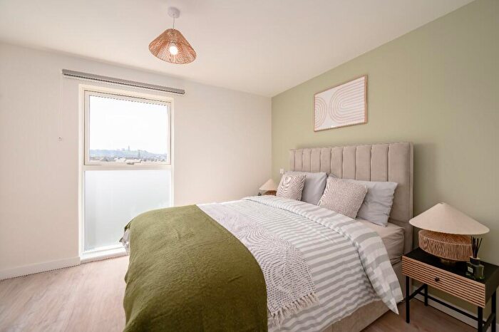 2 Bedroom Apartment To Rent In Stead's Place, Edinburgh, EH6