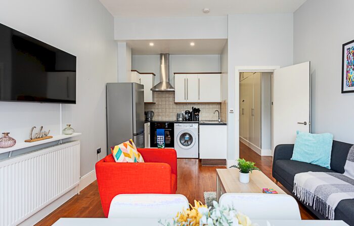 2 Bedroom House To Rent In Saint Johns Hill, London, London, SW11