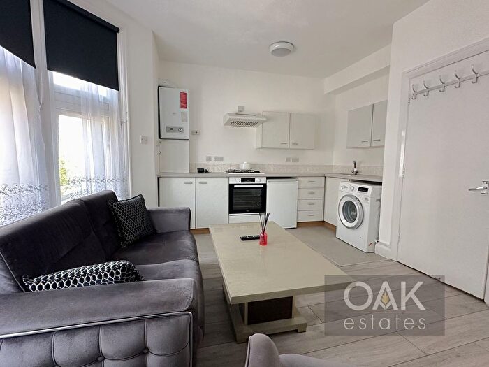 1 Bedroom Flat To Rent In George Lane, London, E18