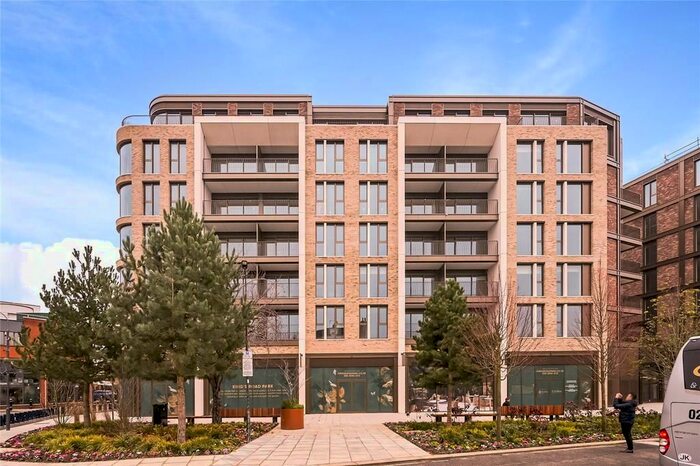 2 Bedroom Flat To Rent In Michael Road, London, SW6