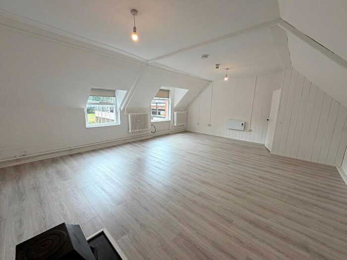 2 Bedroom Flat To Rent In Mongewell, Wallingford, OX10