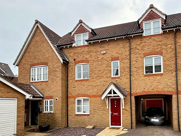 3 Bedroom Town House For Sale In Emperor Circle, Ipswich, IP3