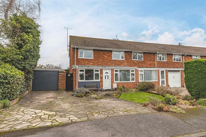 3 Bedroom End Terrace House For Sale In Knights Close, Windsor, SL4