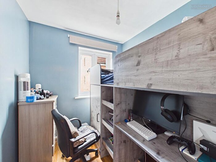 3 Bedroom End Of Terrace House For Sale In Baldwin Drive, Peterborough, PE2