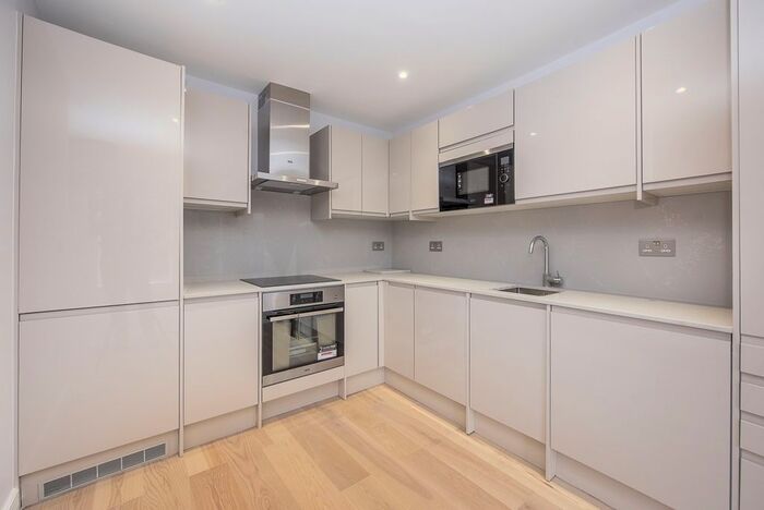 1 Bedroom Flat To Rent In Cromwell Road, Kingston Upon Thames, KT2