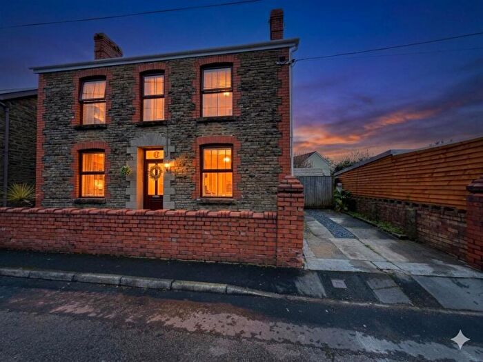 3 Bedroom Detached House For Sale In Factory Road, Clydach, Swansea, SA6