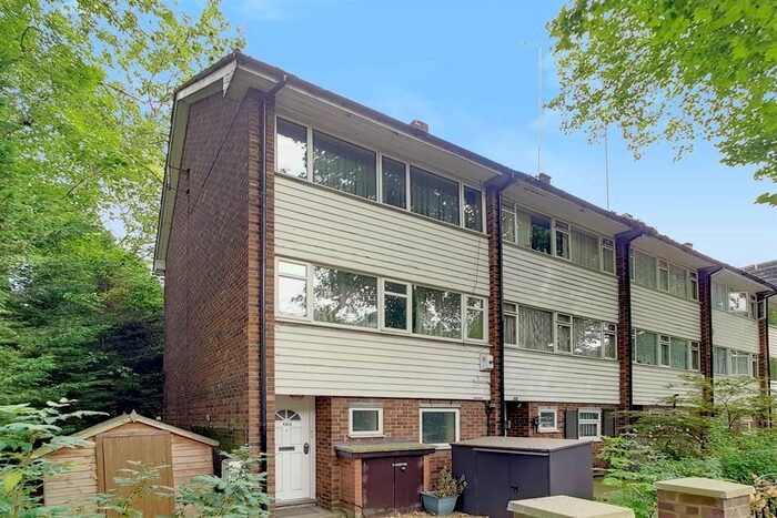 Studio To Rent In Camberwell Grove, London, SE5