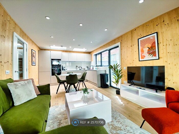 2 Bedroom Detached House To Rent In Hogarth Road, Hove, BN3